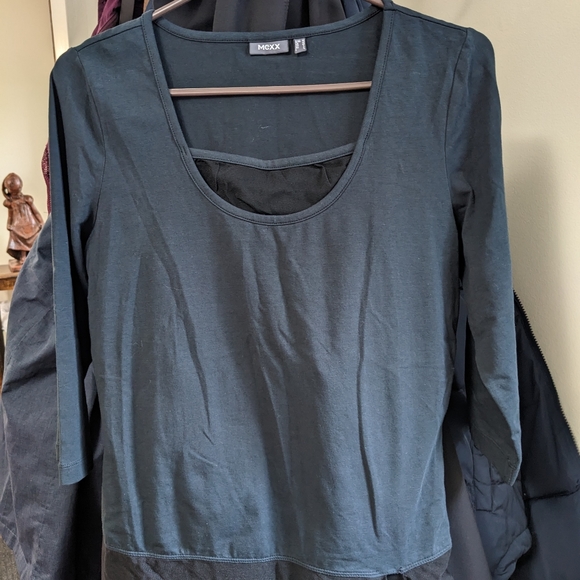 Mexx top with beautiful lace trimming and bow. Black medium - Picture 4 of 6